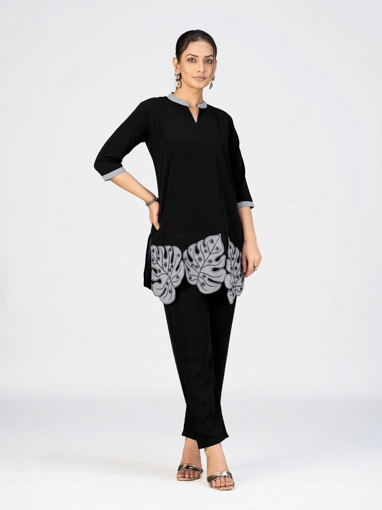 Deep Plum Leaf Appliqué Kurta Set – Imported fabric